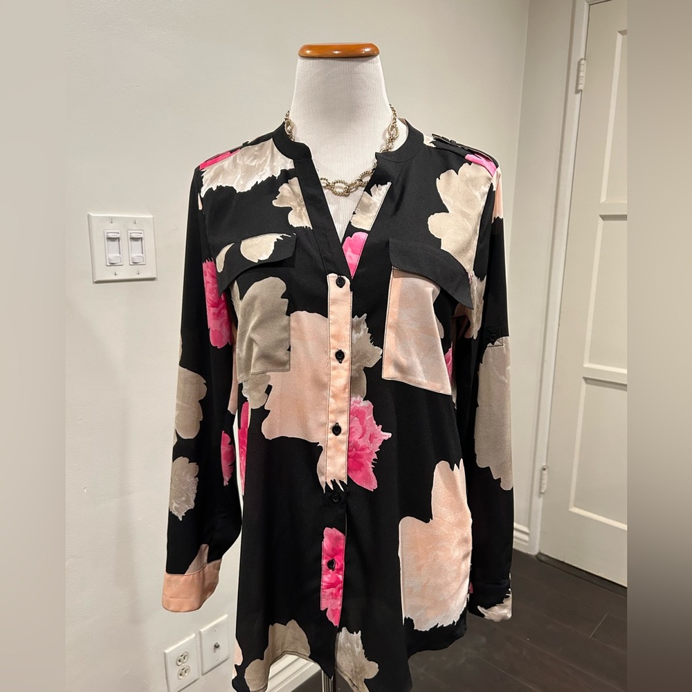 Calvin Klein NWT Size M Floral Print Long Sleeved Buttoned Blouse